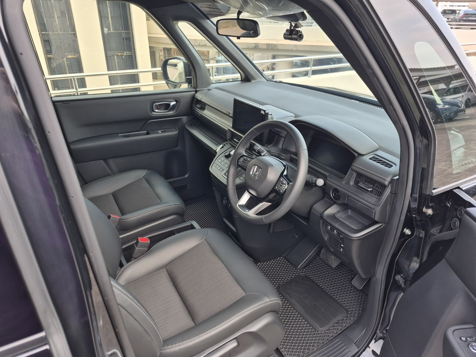 Honda Stepwagon Spada e:HEV photo 6